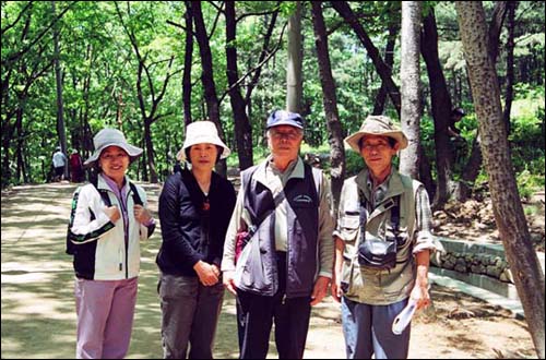 이번 산행에는 숲생태해설사 10명이 동참한다고 한다. 